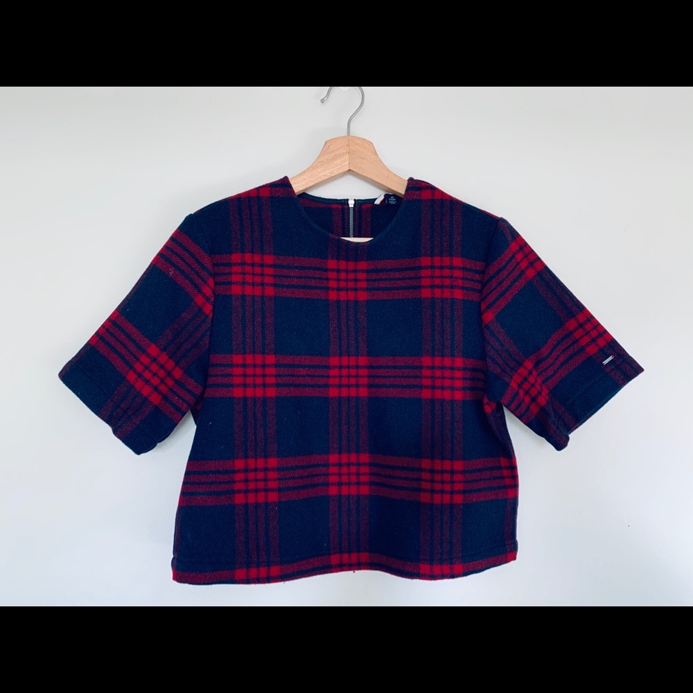 Tommy Hilfiger short top